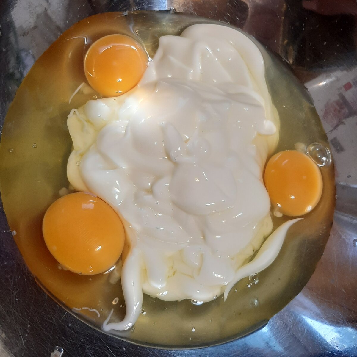 Яйца с майонезом. 