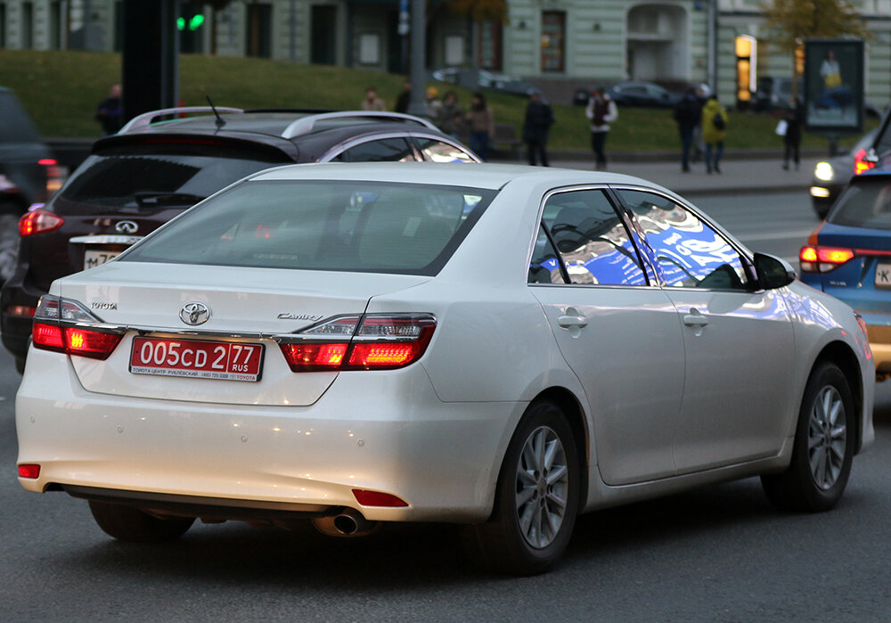 Toyota Camry XV50 facelift (2015-2018) главы дипломатического представительства - Чрезвычайный и Полномочный Посол Японии в Российской Федерации Тоёхиса КОДЗУКИ