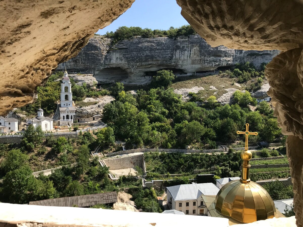 Успенский пещерный монастырь, Ханский дворец, Зынджырлы медресе