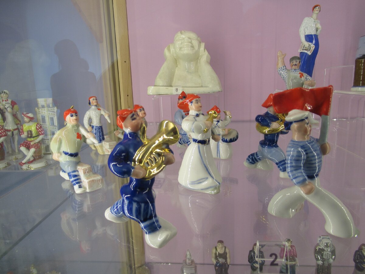 Демонстрация. Шире шаг, революционный...