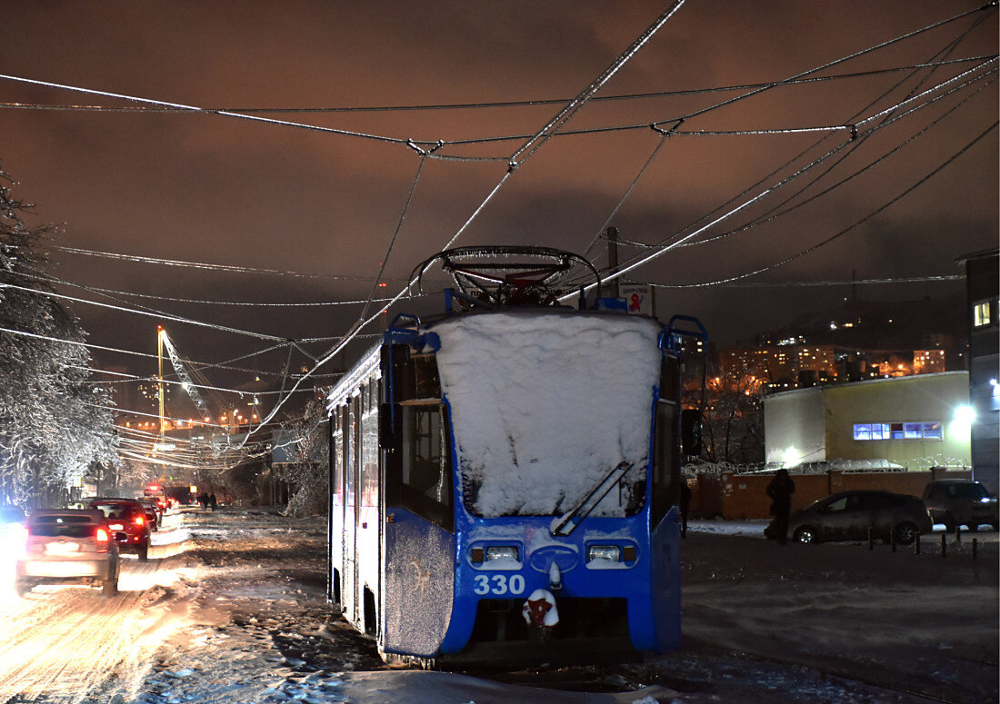 Движение трамваев остановлено из-за последствий ледяного дождя.Фото Александр VI