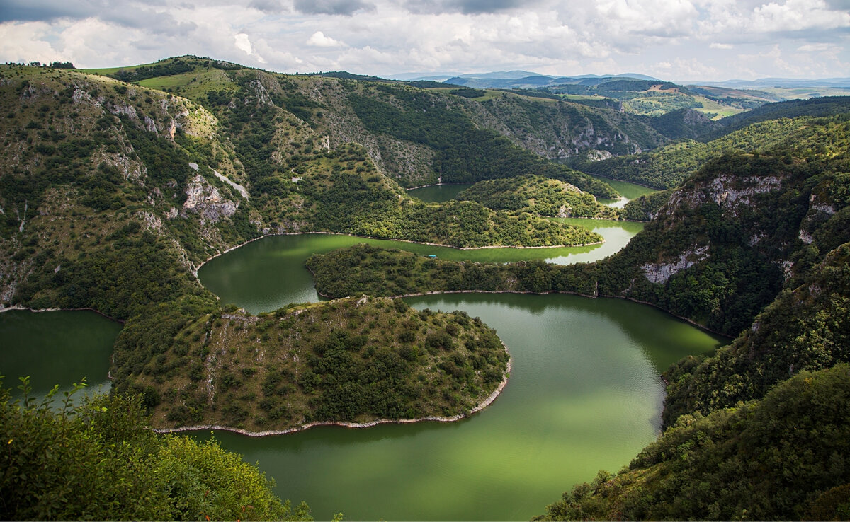 Река в Сербии / Boggy / canva.com