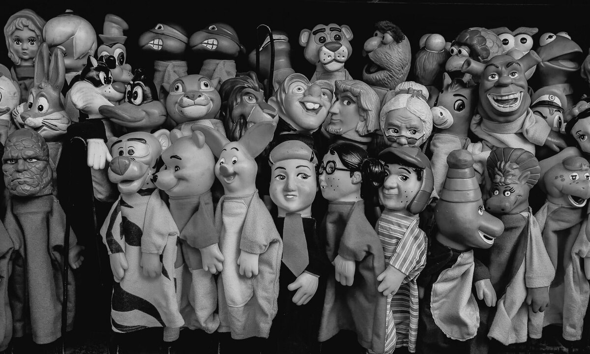 В каждом персонаже должна быть частичка вас. Хороший это парень или плохой, поделитесь с ним своими эмоциями, хорошими или плохими.
