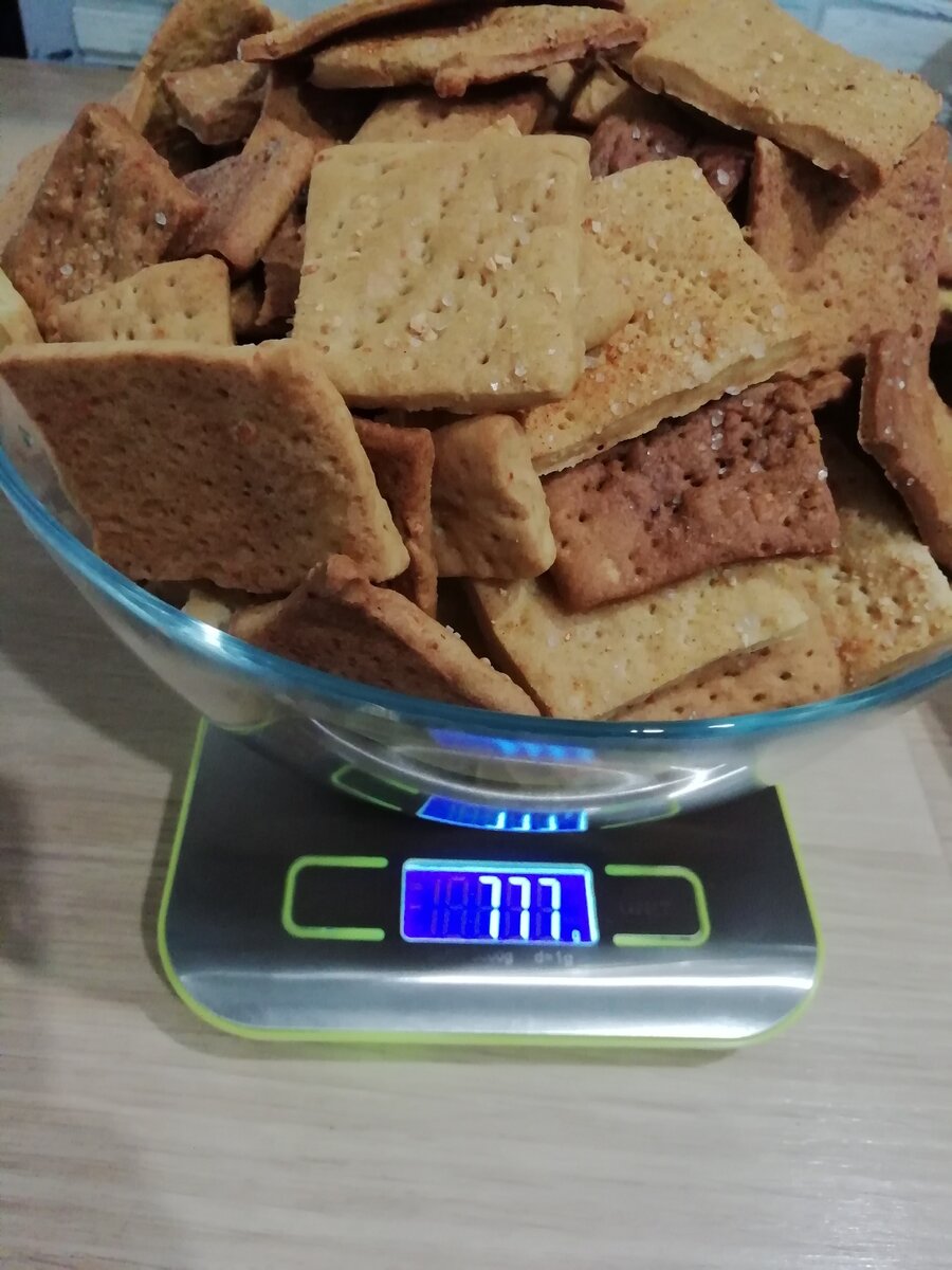 На самом деле крекеров получилось чуть больше, но эти чуть больше я пробовала ))