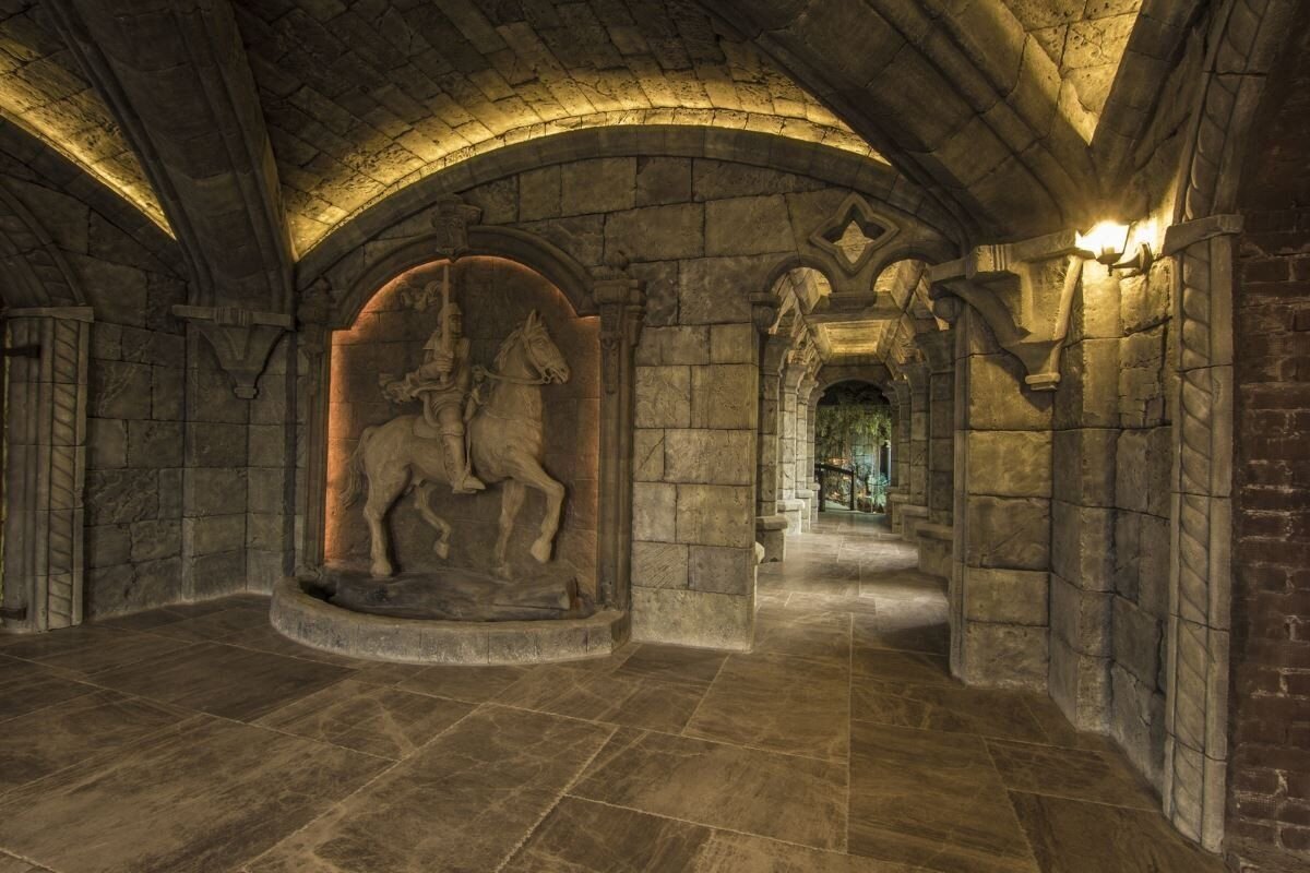 Внутри замка | Источник Яндекс.Картинки