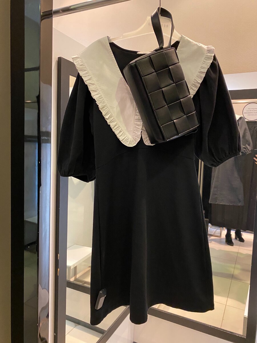 Платье Reserved, цена 1999 руб, сумка 999 руб (фото автора)