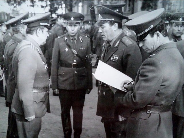 Строевой смотр офицерского состава одной из частей ВВ МВД СССР.