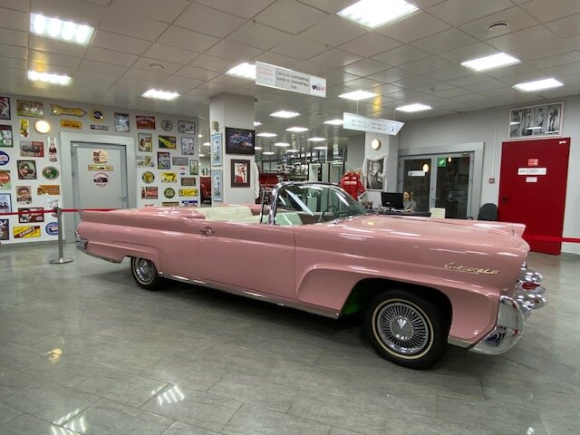 Розовый Кадиллак