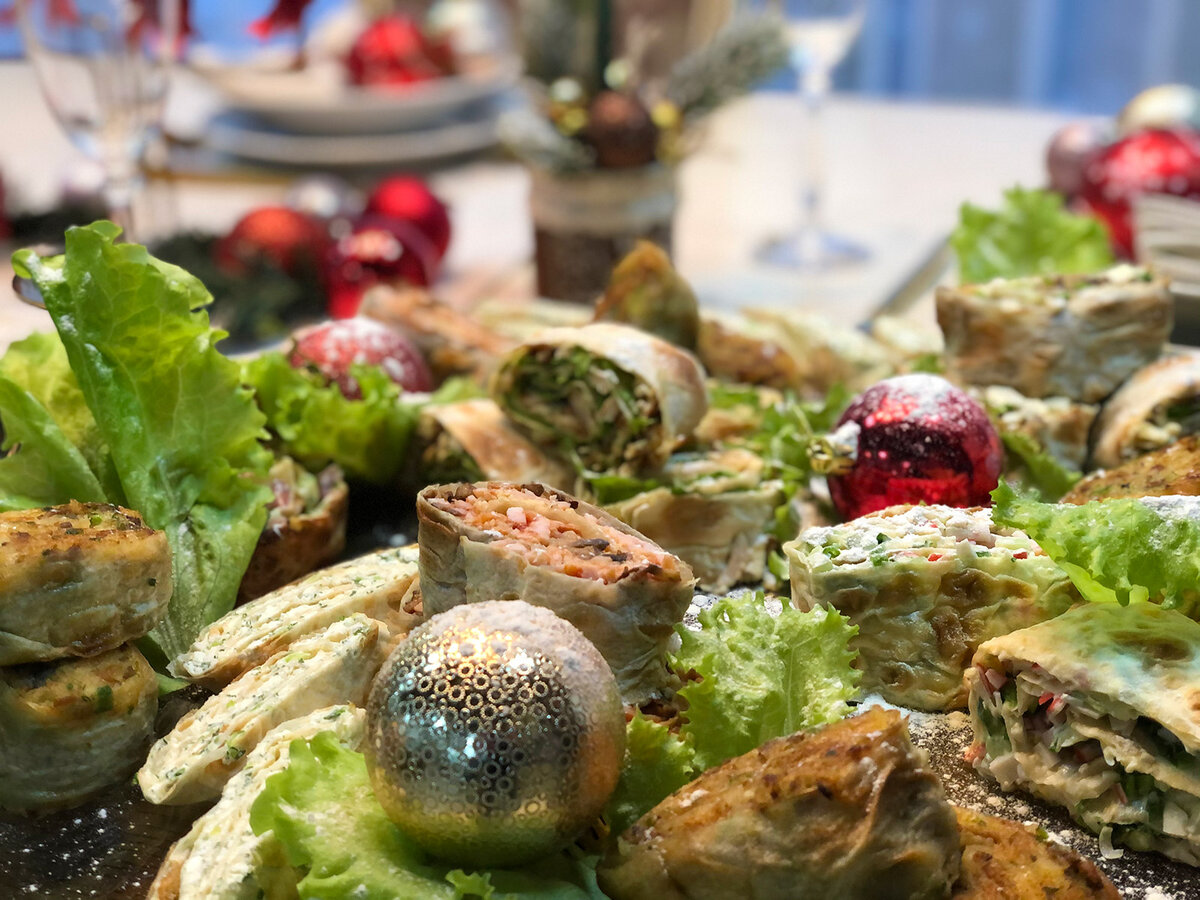 мое ассорти роллов из лаваша (по рецептам которые ниже)