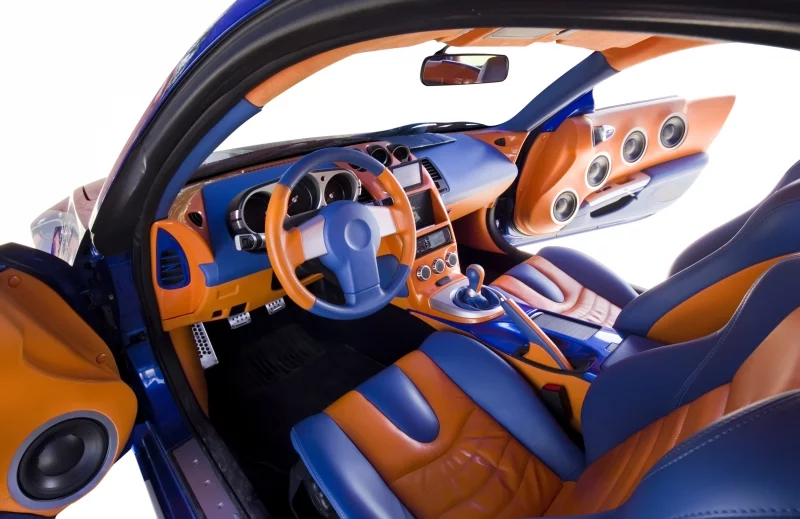 После смены панели необходимо перейти к обивке салона и сидений. В салоне главным фактором является комфорт, поэтому эта тема не должна быть забытой. Если у вас есть деньги, то можно купить готовые сидения и просто установить их. Если же нет, то снимаем старые сидения и обтягиваем их кожей и заменителем кожи. При необходимости меняем обшивку на дверях и на потолке. 
У каждого человека свои вкусы. Поэтому каждый автолюбитель делает тюнинг под себя. Тема тюнинга очень обширная и зависит только от фантазии. Успехов!