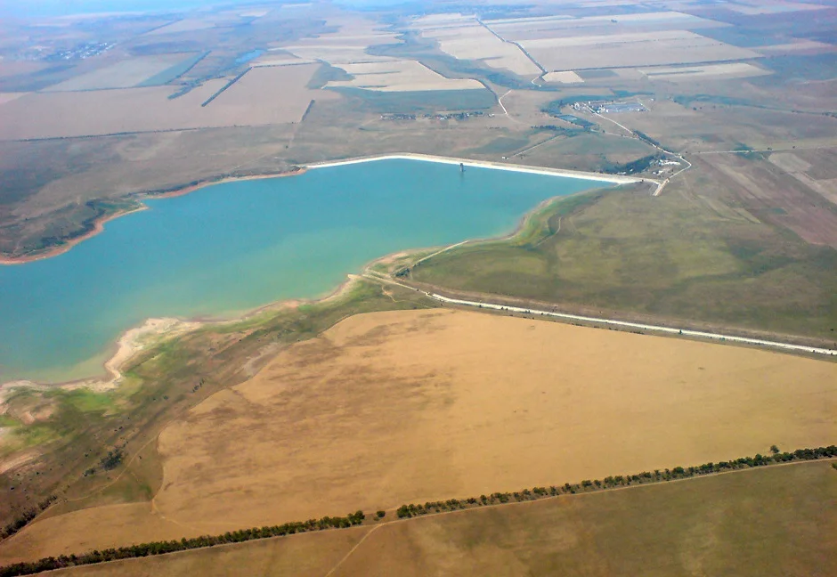 Водохранилища крыма названия. Межгорное водохранилище Крым. Межгорное водохранилище Симферополь. Межгорное водохранилище 2020. Водохранилище в Скворцово Крым.