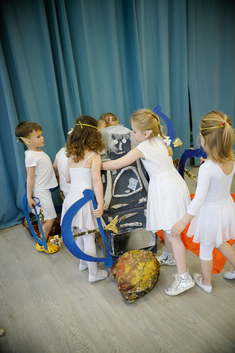 Спектакль "Эльфы и волшебный робот". Режиссер: Мария Подковырова. Автор сценария: Олег Масалов. Театральная студия Джем. 