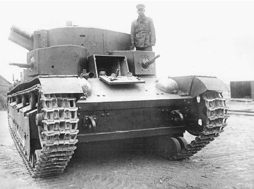 Танк из установочной партии. Судя по эмблеме на башне, был участником первомайского парада в Москве или Ленинграде