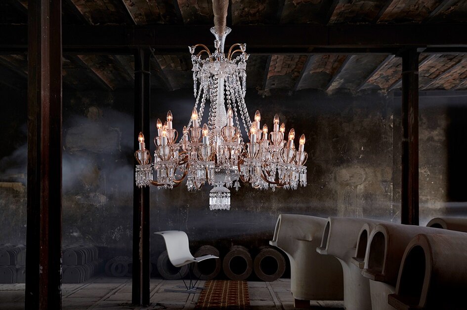 Типичная хрустальная люстра. Маде ин Франция