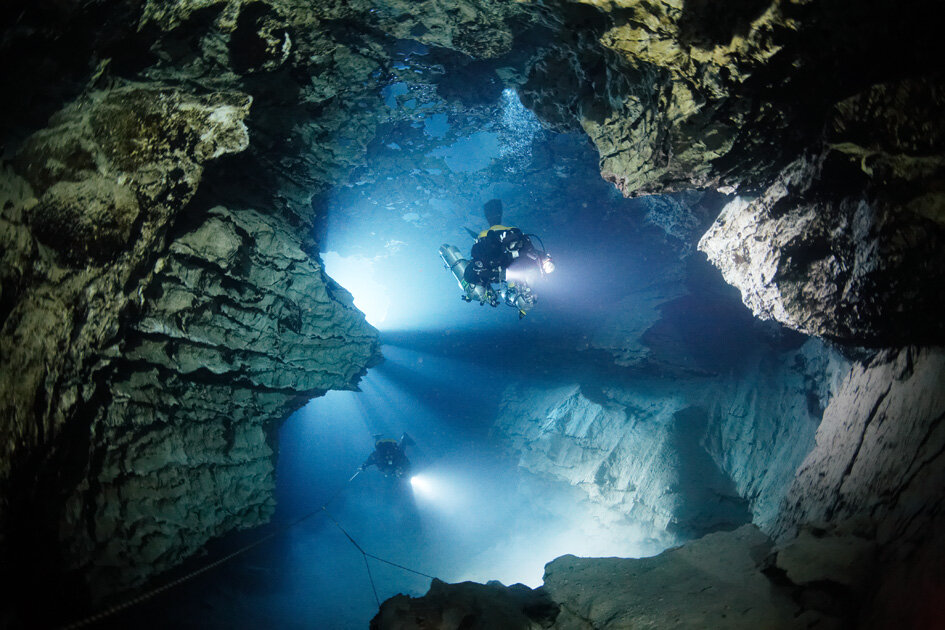 В последнее время среди любителей дайвинга резко повысился интерес к пещерным погружениям.