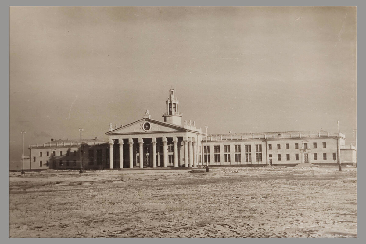 Аэропорт в Чите (вид со стороны города), первая половина 1950-х гг.