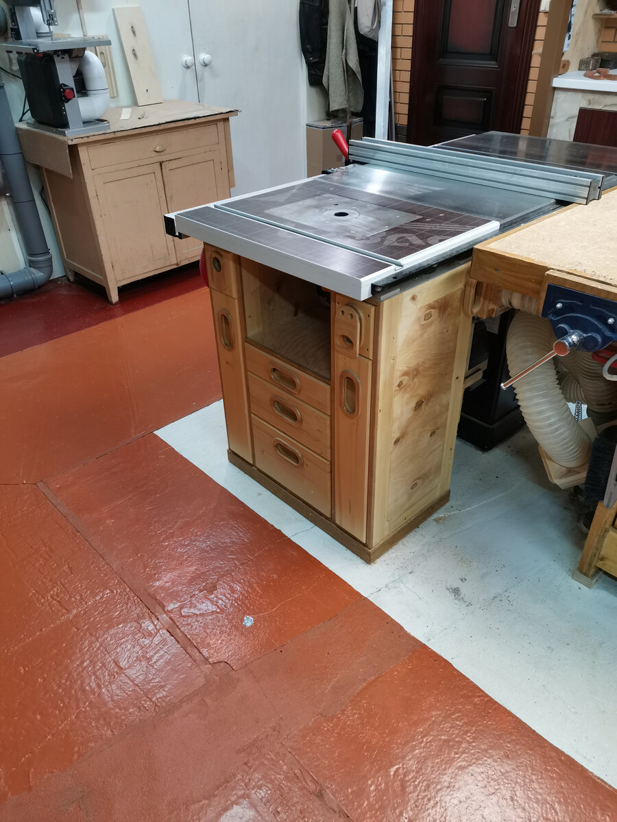 Фрезерный станок, встроенный в циркулярку.