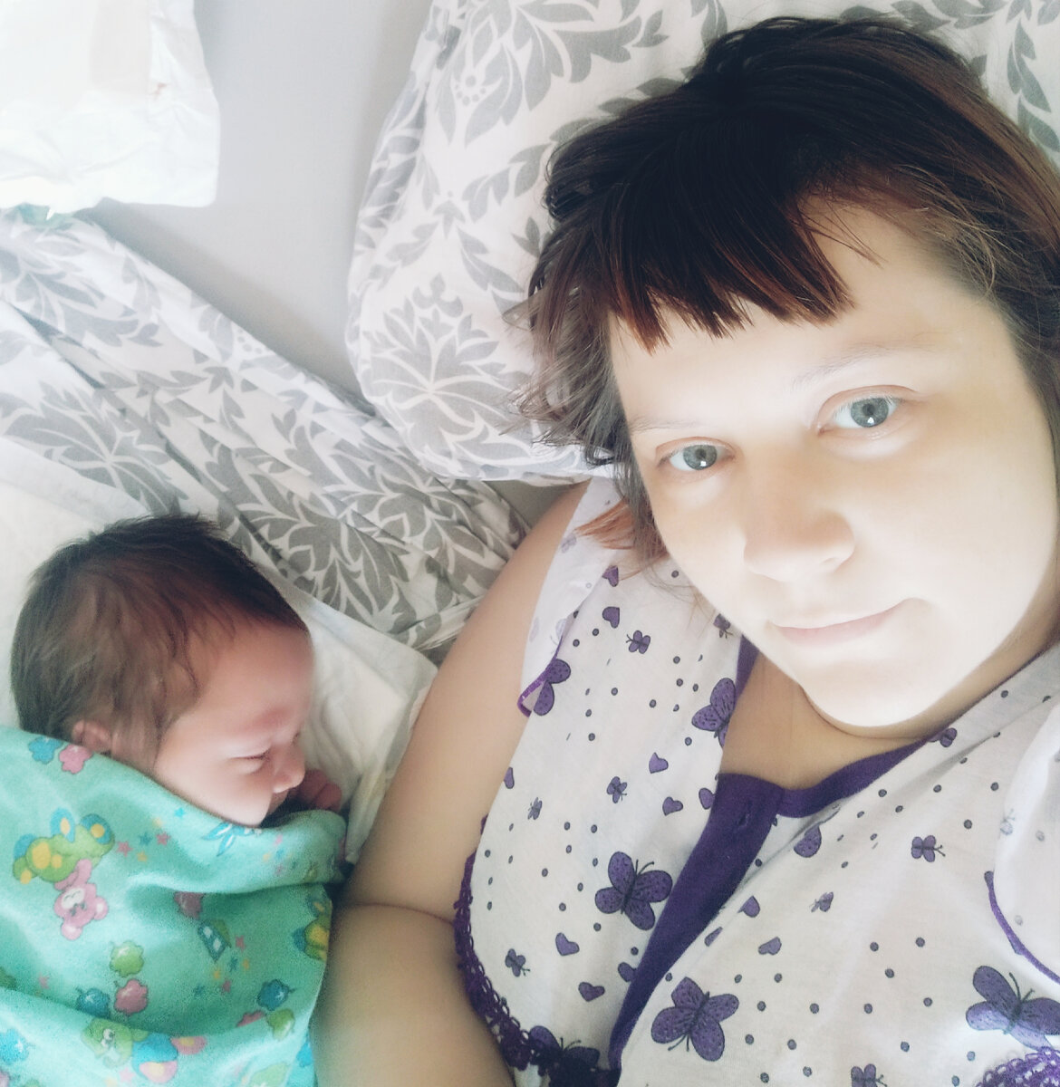 Вот так Ярик спал в роддоме