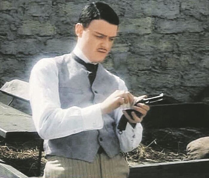 Больше 30 лет назад в фильме «Биндюжник и Король» роль Крика исполнил Максим Леонидов. Фото: Первый канал