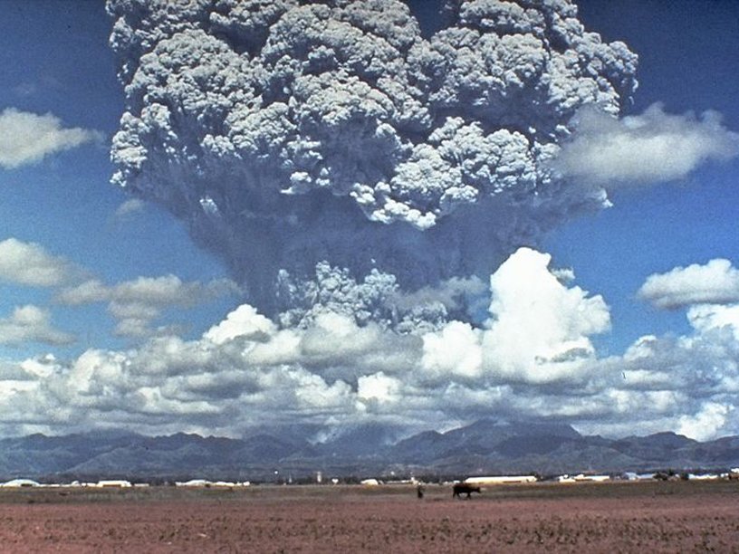 Извержение вулкана Пинатубо в 1991 году/ © polit.ru