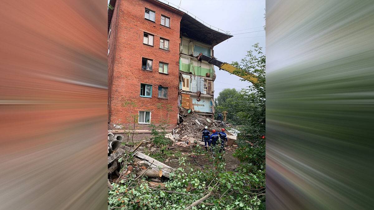 Омск обрушение дома 12 августа. Дом в аварийном состоянии. Омск разрушился дом. Омск обвалилась многоэтажка. Обрушилась общага в городе Омск.