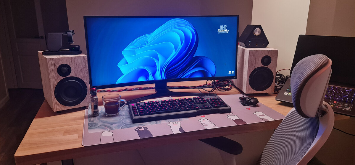 34" Монитор Xiaomi Mi Curved Gaming в интерьере)