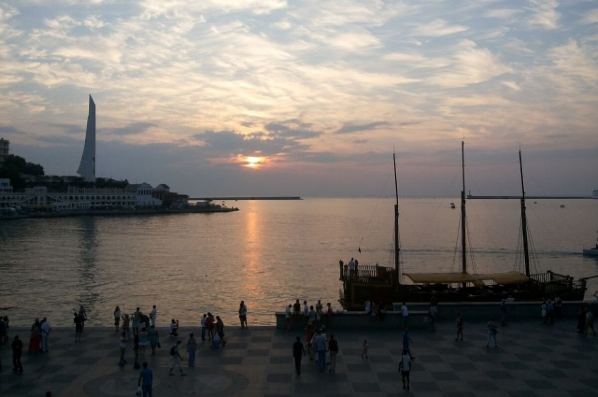    Губернатор Севастополя предложил формировать отряды народных дружинников