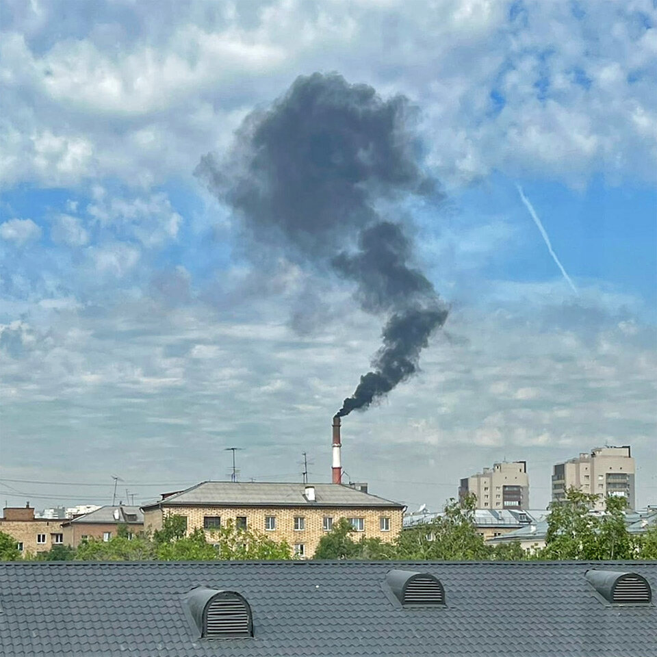     На трубу часто жалуются, но пока прикрыть ее не получается