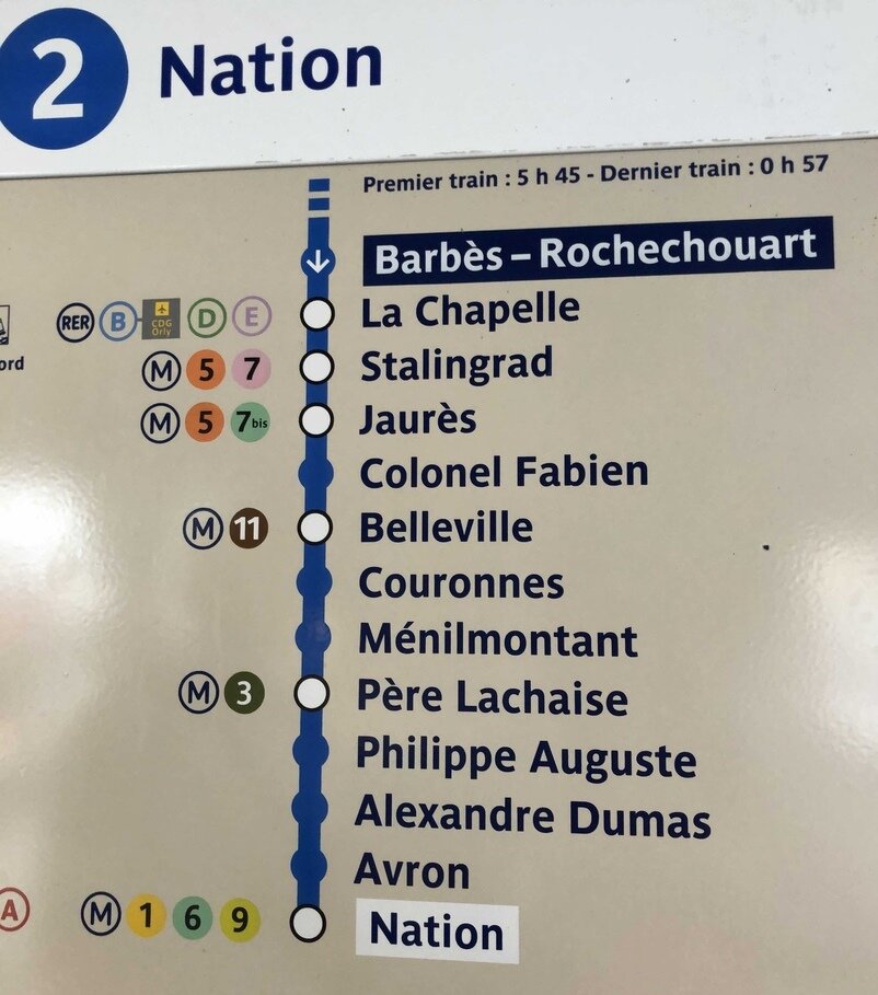 на каждой станции указатели - как и в Петербурге, как и в Москве - не заблудитесь!