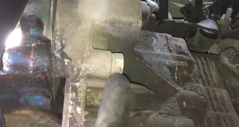 Можно ли быстро снять двигатель с Лады Калины или Гранты без лишней ...