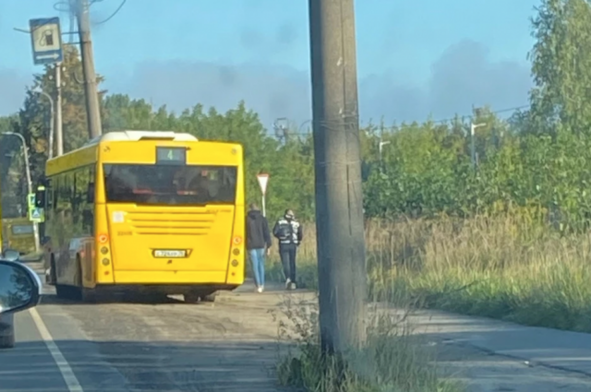    В Ярославле водитель «Яавтобуса» объехал пробку по тротуару