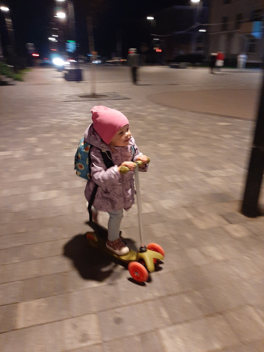 На вечерней прогулке гоняем