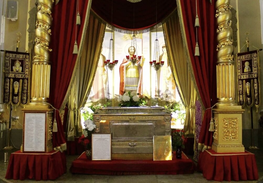 Могила Александра Невского.