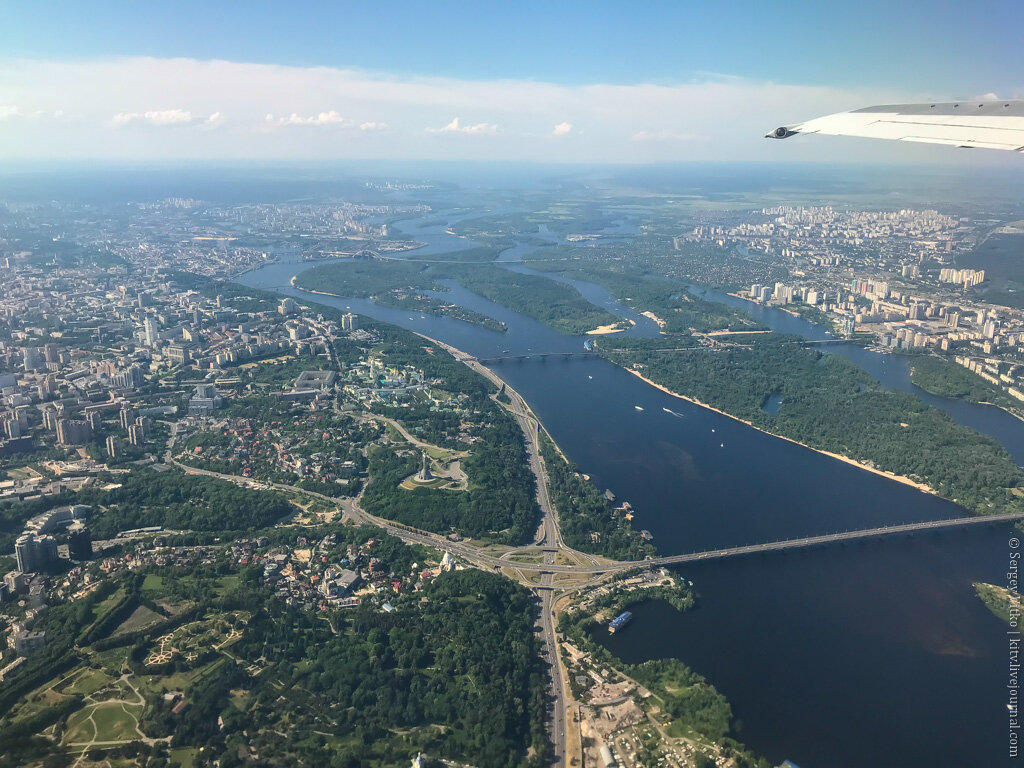  
Точнее пролетал.
