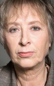 Марлен Горриус. Получила «Оскар» за фильм «Антония». Сняла сериал «Секс в другом городе» и «Рембрандт и я». Она автор довольно сильного кино с той же Эмили Уотсон «Внутри вихря» об ужасах коммунизма и ГУЛАГа и потрясающего фильма «Миссис Деллоуэй».