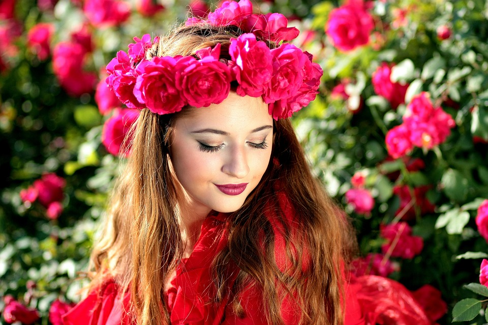 https://pixabay.com/photos/girl-roses-red-wreath-flowers-1403418/