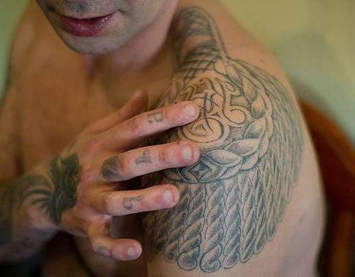 Значение тюремных татуировок на руках