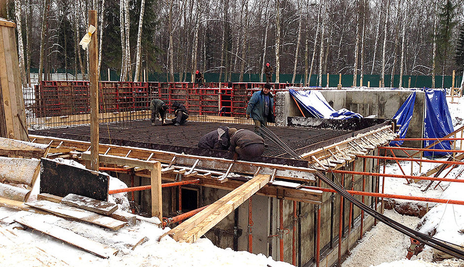 Стоит ли начинать строительствo дома осенью: мнения строителей и архитекторов