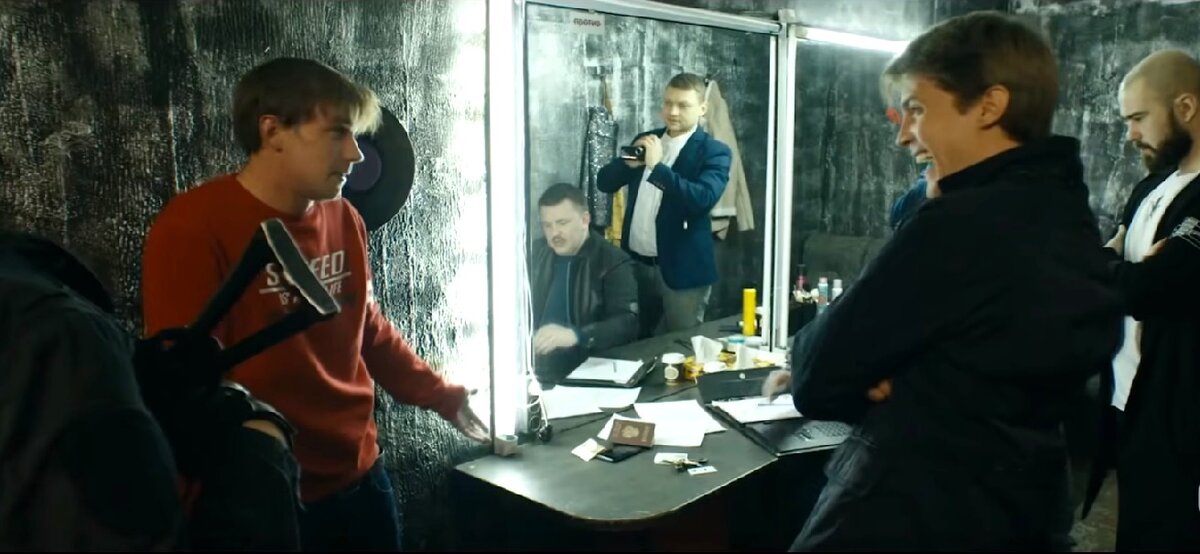 - Ну чё ржёшь?  В натуре тебе базарю: звонил Николас Кейдж, предлагал с ним наперегонки сниматься! 