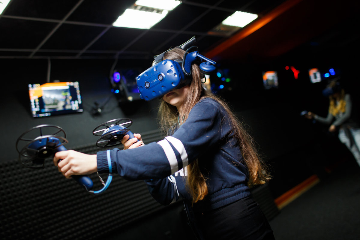 Vr club vrpark. Виртуальная реальность Орехово-Зуево. Кафе виртуальной реальности 360 Ярославль. Виртуальная реальность Гатчина пилот. Комната виртуальной реальности.