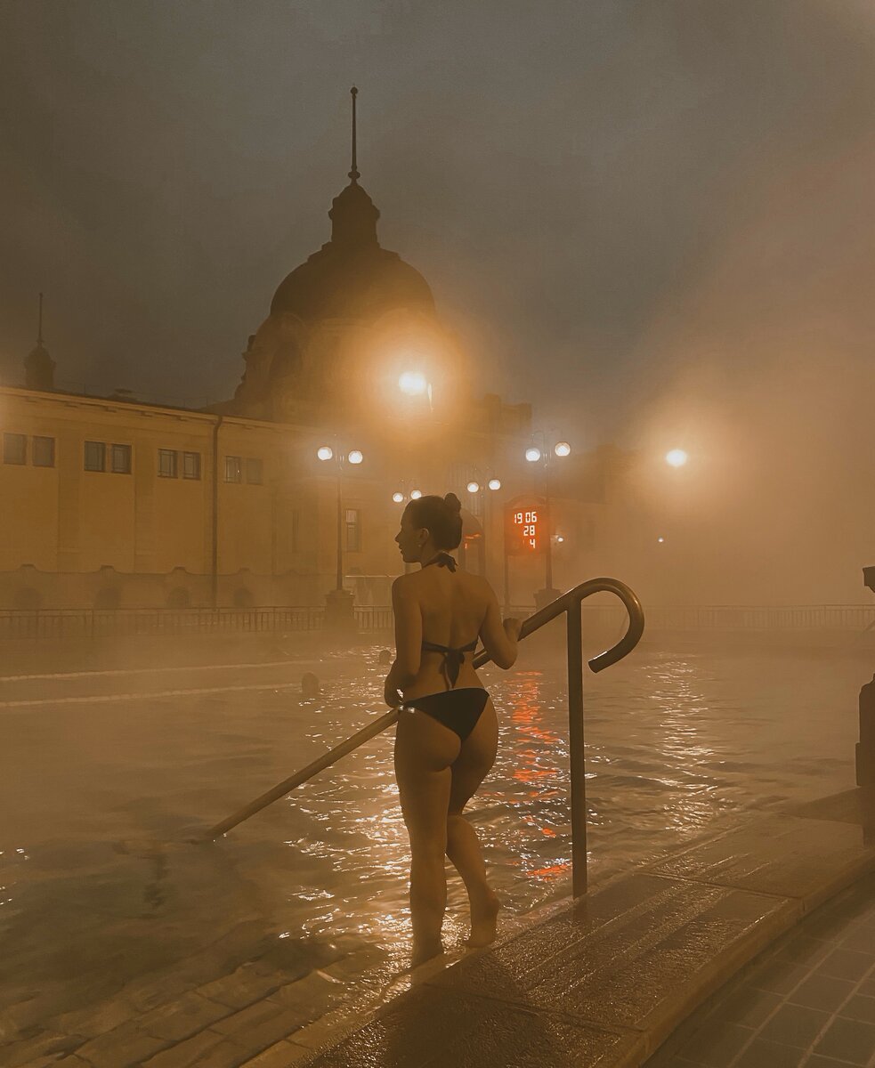 Открытый бассейн в Сечени 