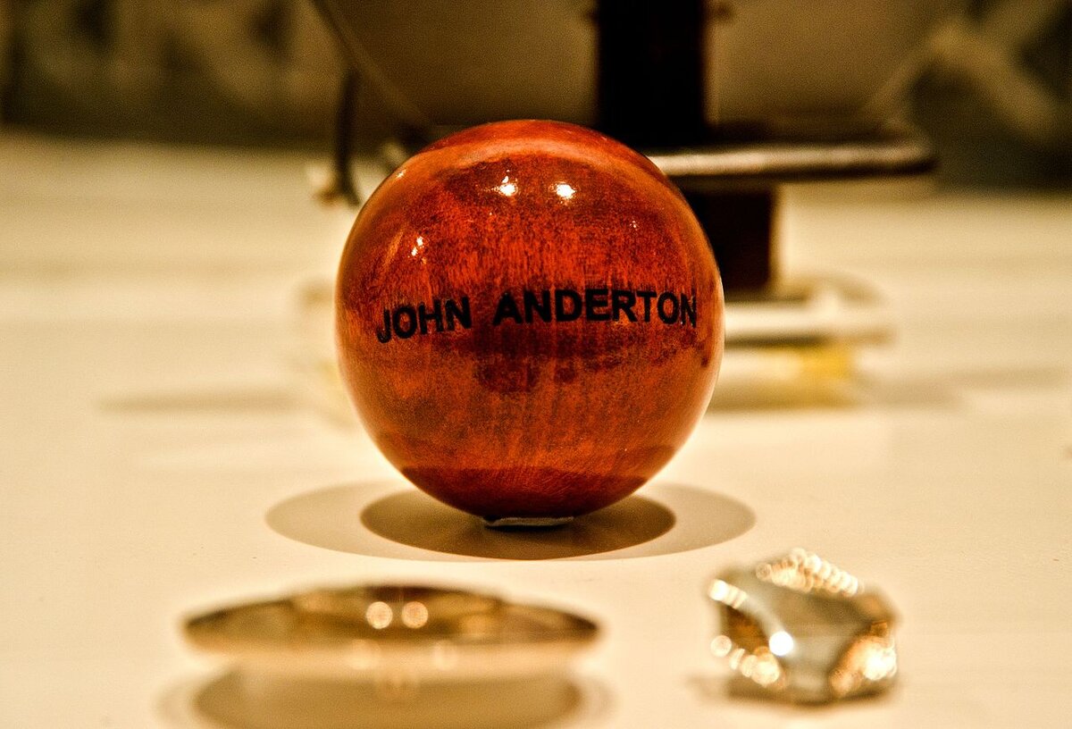 На таких шарах в фильме "Особое мнение" Искусственный интеллект записывал имена потенциальных преступников. Фото с сайта Wikimedia Commons