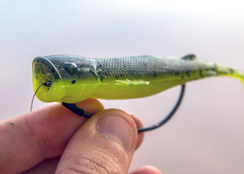 В серии силиконовых попперов Pop ShadZ представлены два типоразмера 10 и 12,7 см, игра которых представляет комбинацию мягкой и твёрдой приманок.