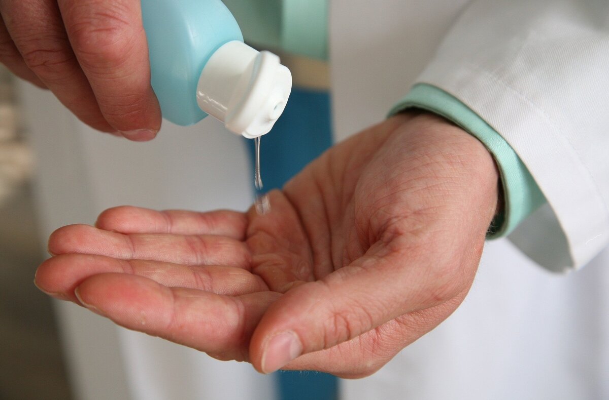 В аптеках защитных средств уже практически нет.