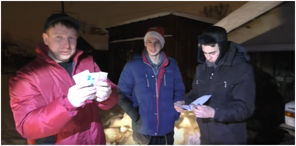 Рис. 2 - Передача денег и документов