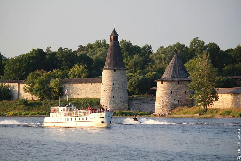 Псков. Плоская и Высокая башни