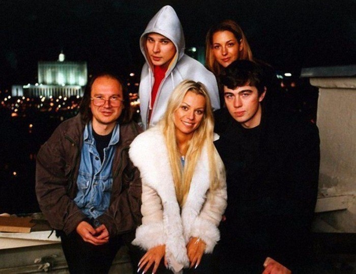 Алексей Балабанов, Ирина Салтыкова и Сергей Бодров на съёмках фильма Брат-2, 2000 год
