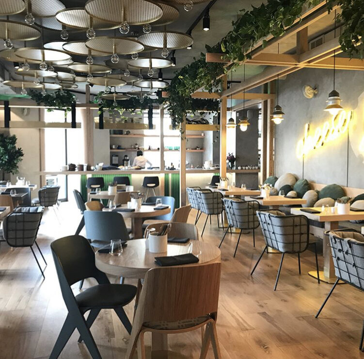 первый зал ресторана Сырник. Дизайнеры изменили архитектуру помещения после предыдущего ресторана. Важно оставить сан.узлы там, где они были, чтоб не тянуть канализацию(если в помещении нет перепланировки)