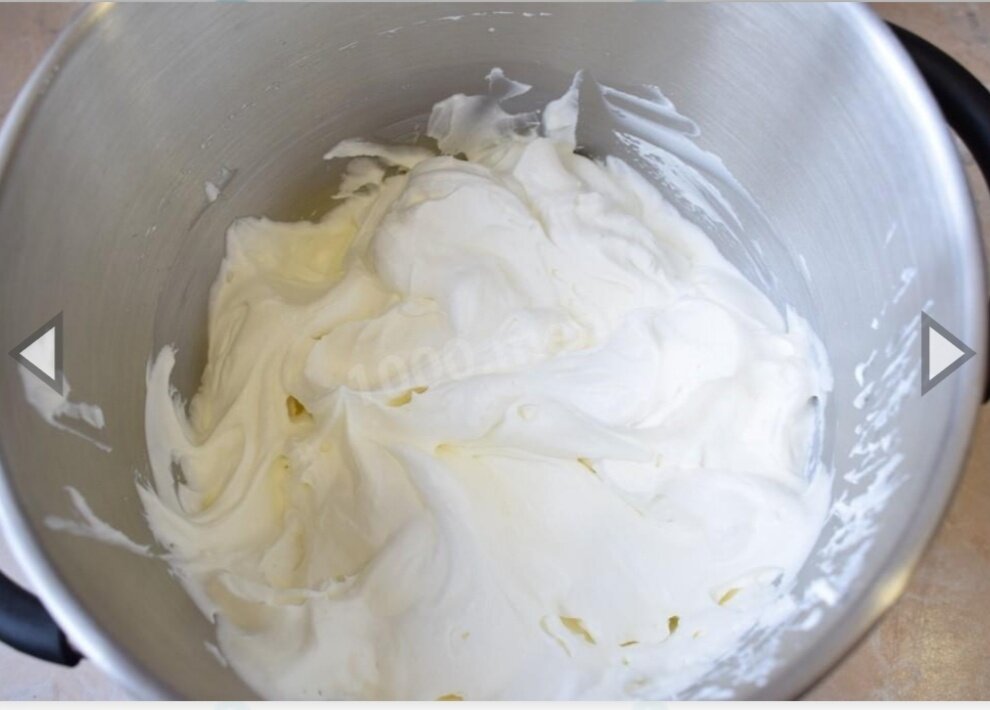 Приготовление крема чиз. Крем чиз с сахарной пудрой. Крем сливки крем чиз сахарная пудра. Крем чиз приготовление. Крем чиз взбитый в миксере.