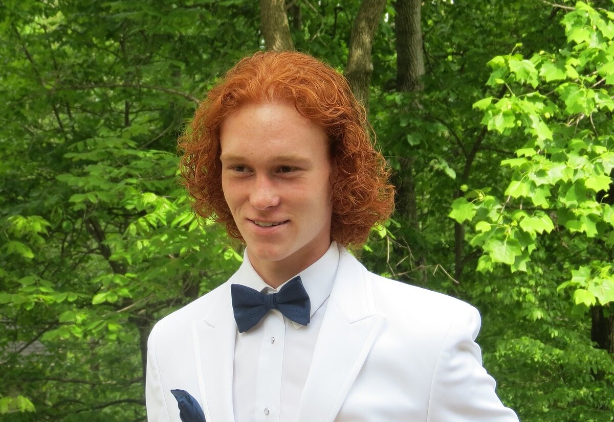 Счастье - знать, что вьются где-то кудри цвета "апельсин"...